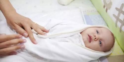 寶寶腸絞痛，別不當回事，這樣做能有效緩解！